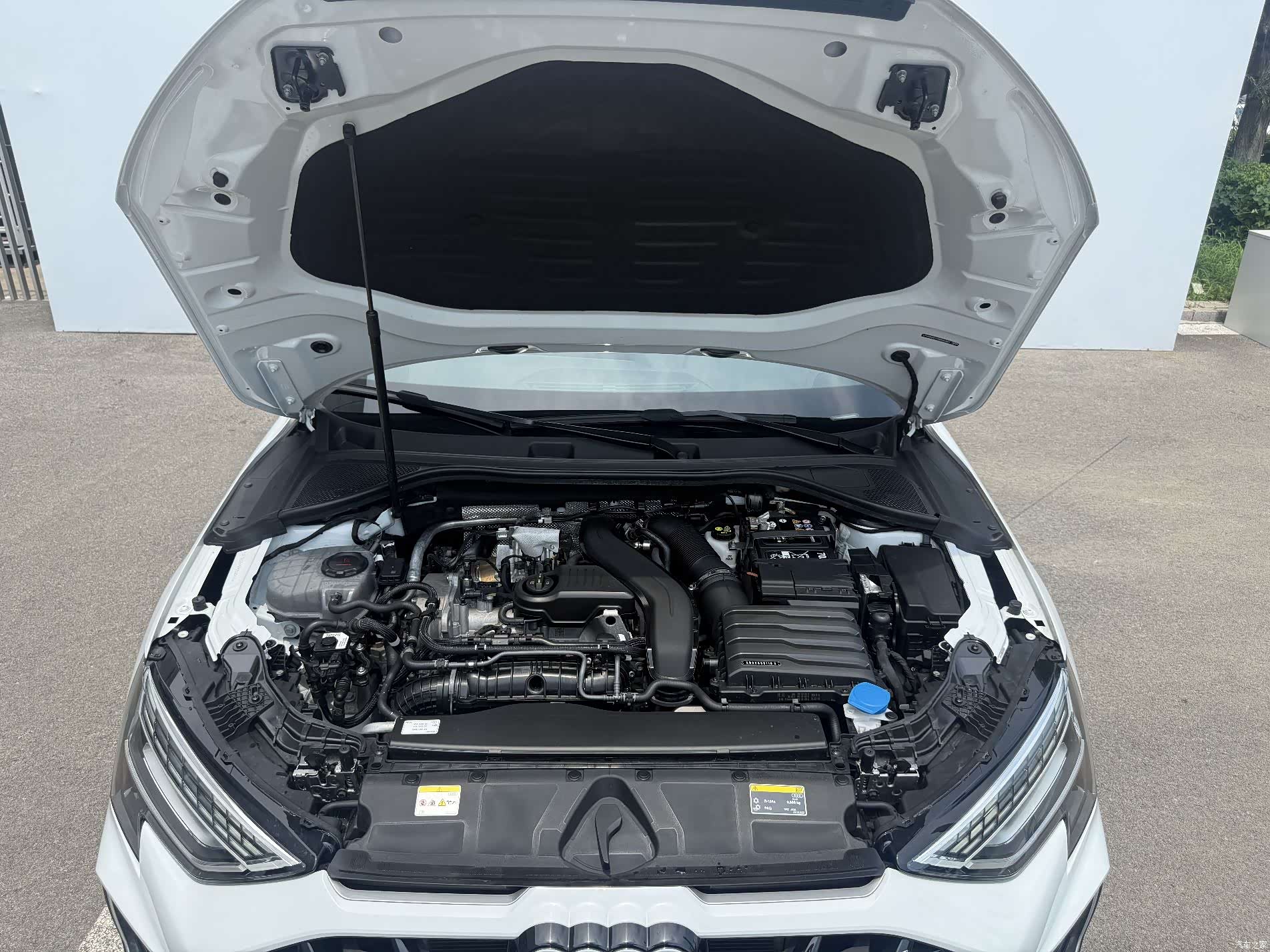 Audi Flying Spur, 2025 11