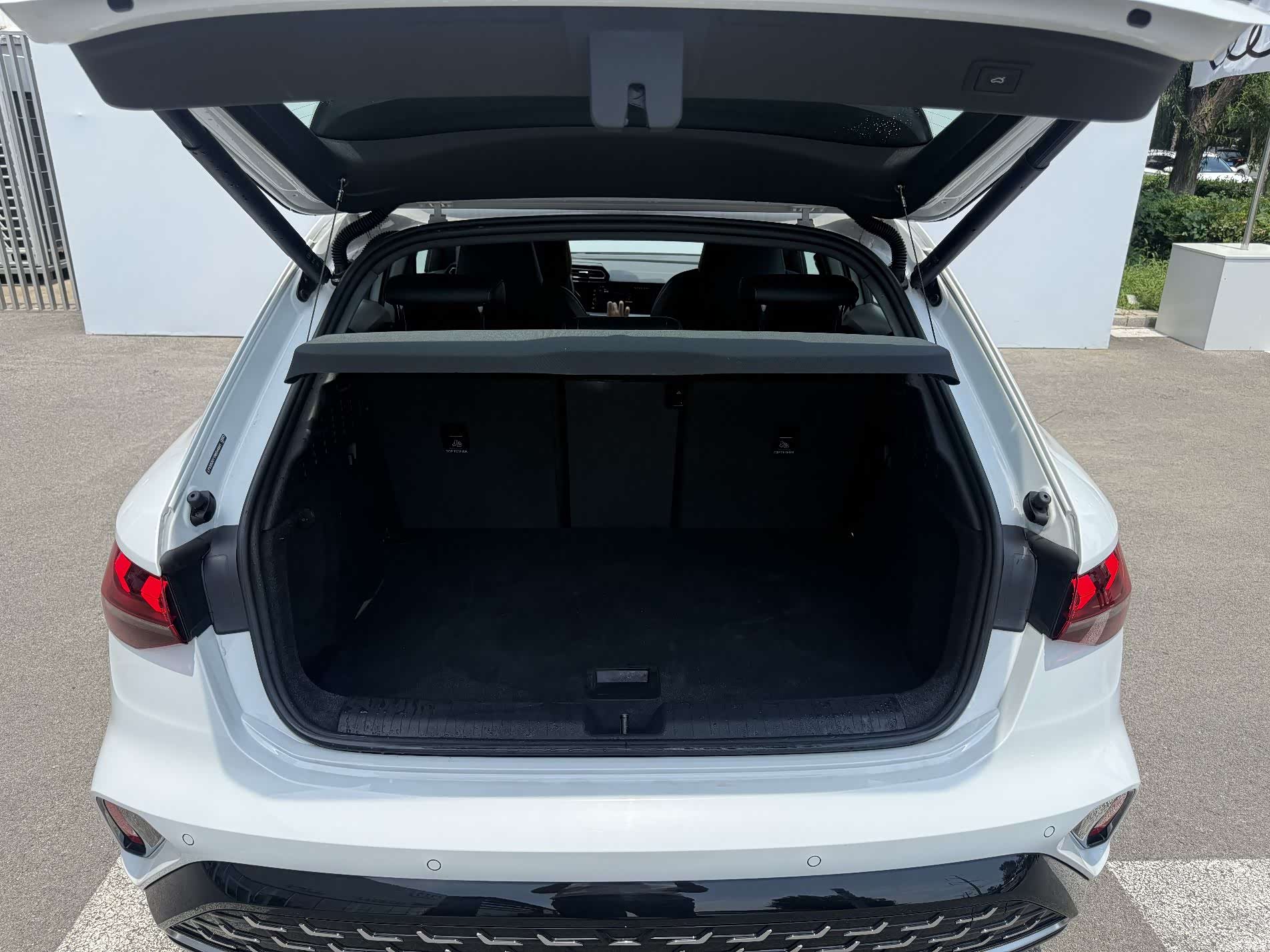 Audi Flying Spur, 2025 12