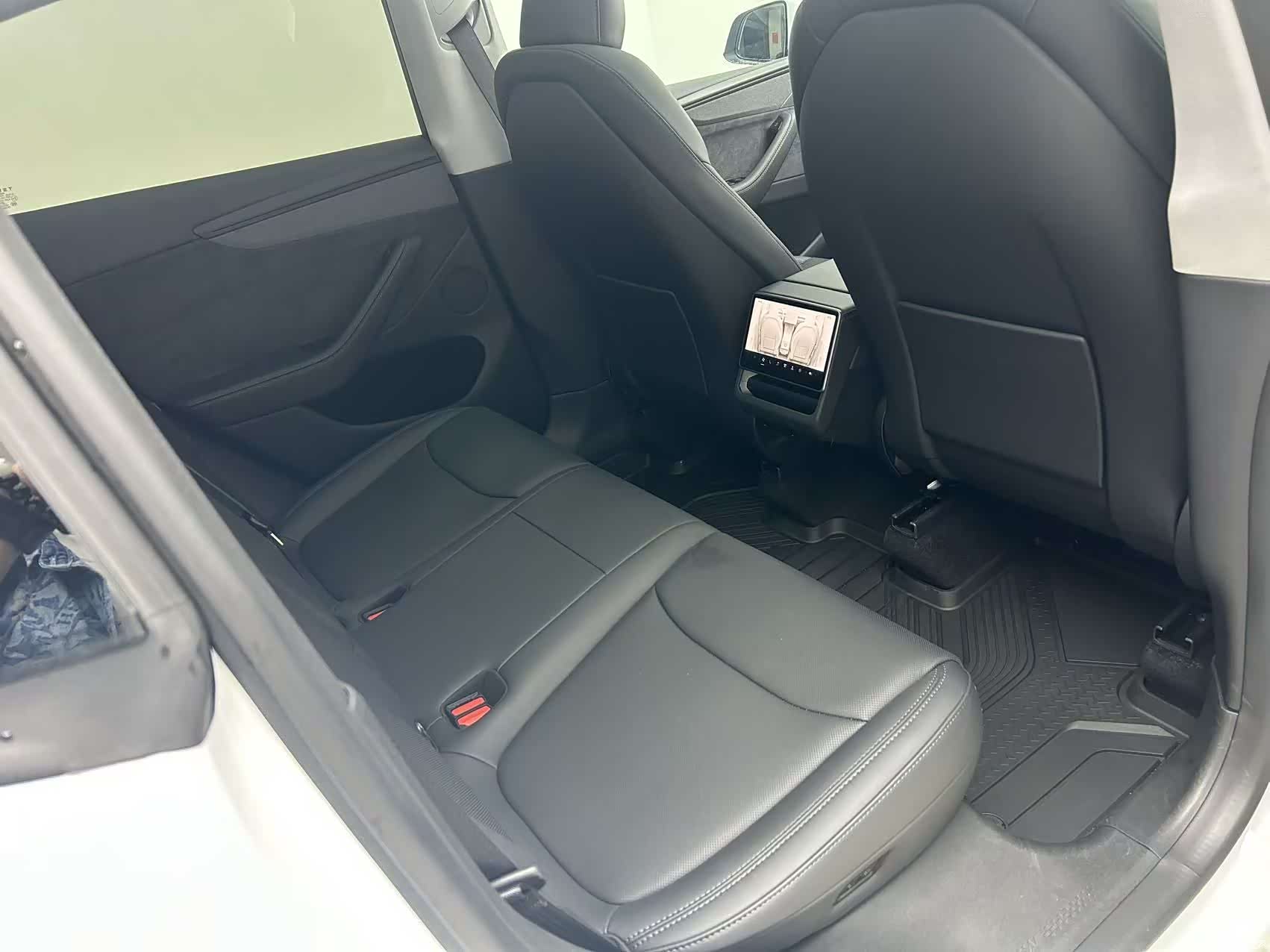Tesla Model Y, 2025 14