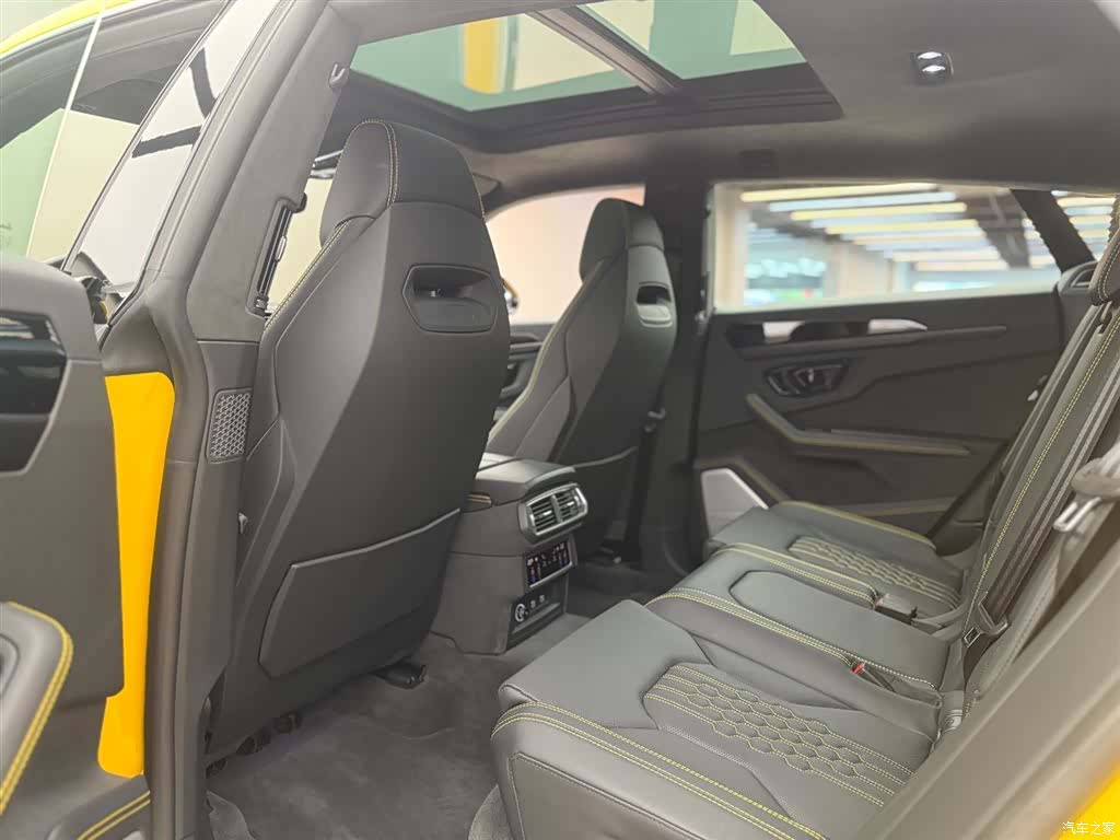 Lamborghini Urus, 2026 11