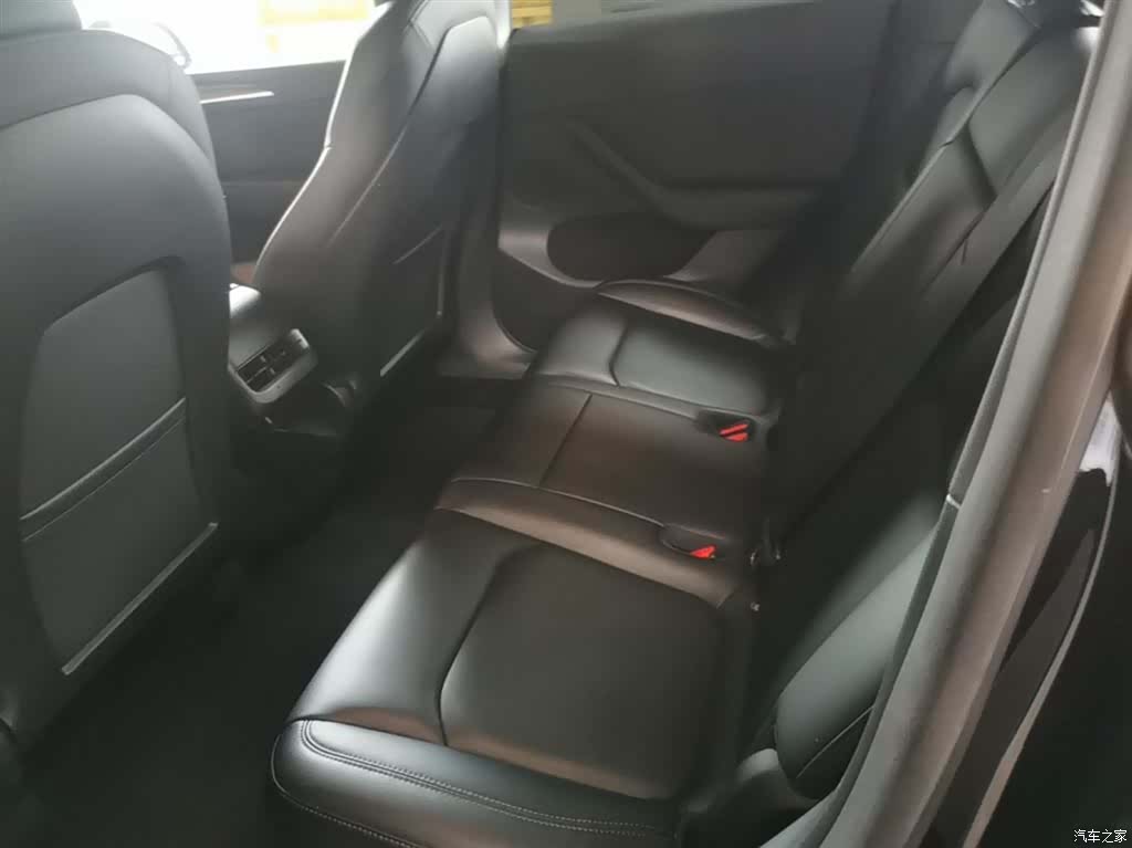 Tesla Model Y, 2022 17