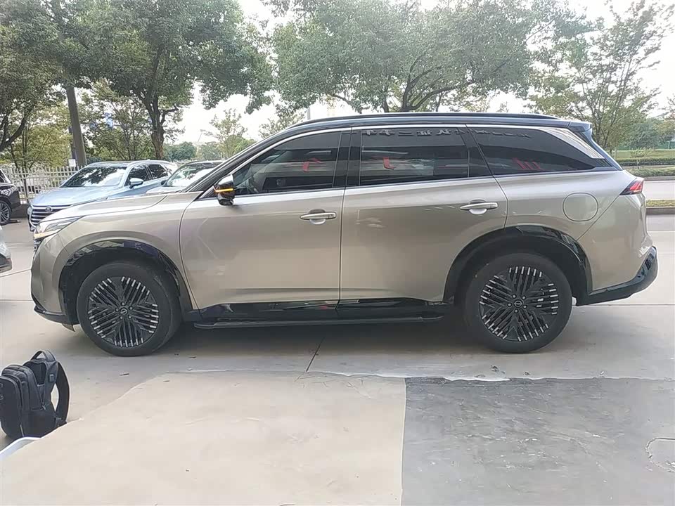 Nissan Exploring the land