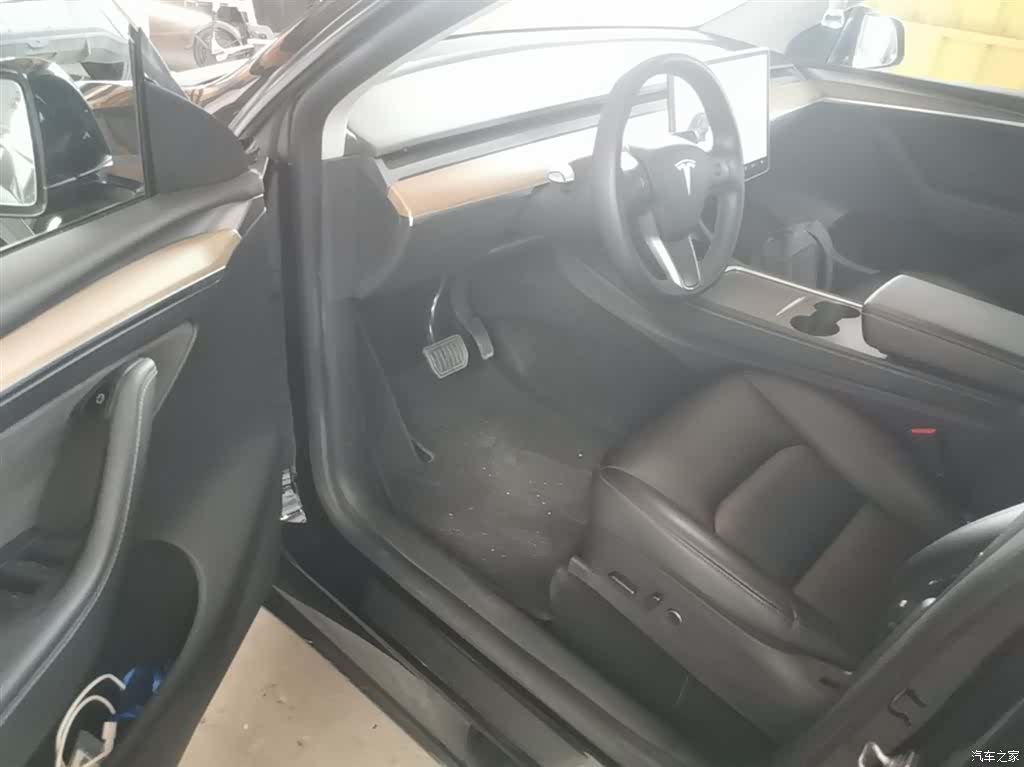 Tesla Model Y, 2022 15