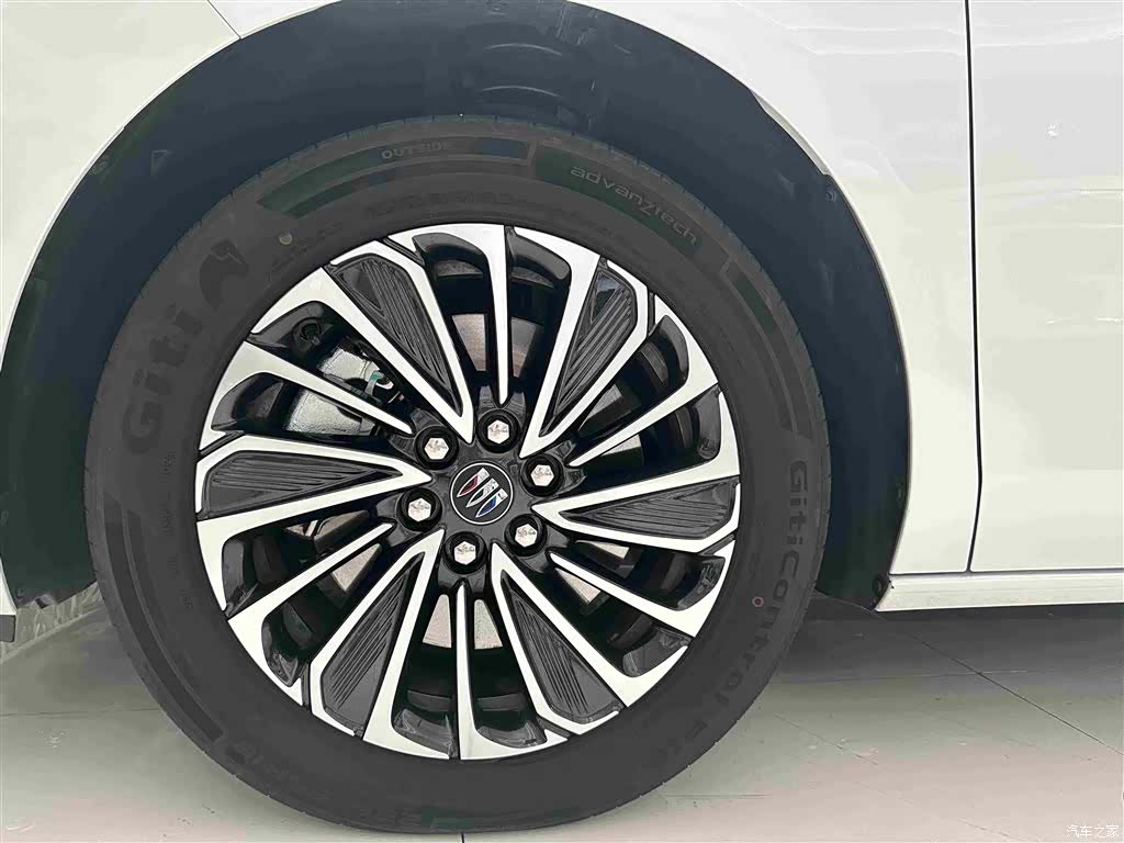 Buick GL8, 2025 4