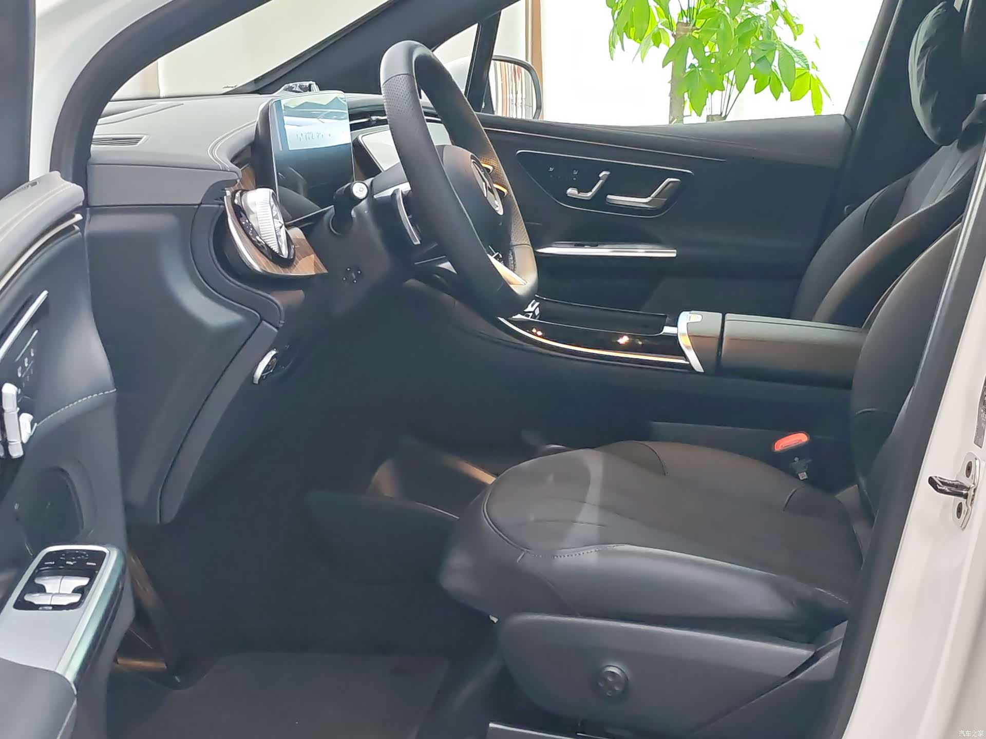 Mercedes-Benz EQE, 2024 9