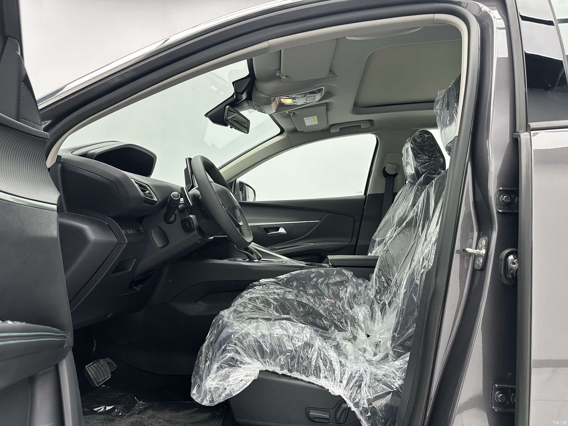 Peugeot 5008, 2026 все фото