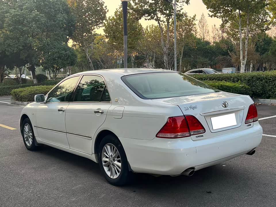 Toyota crown