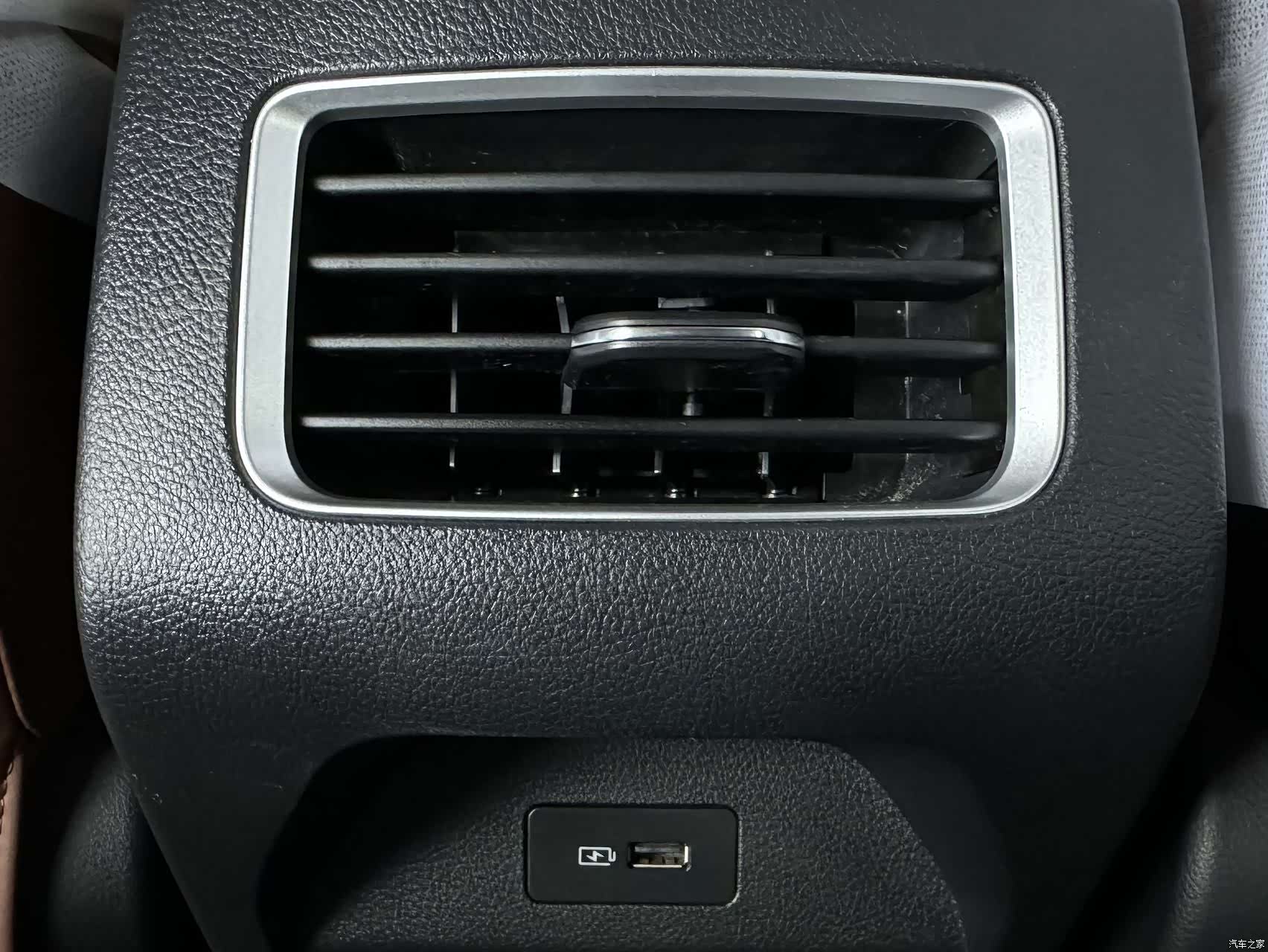 Geely X6, 2022 21