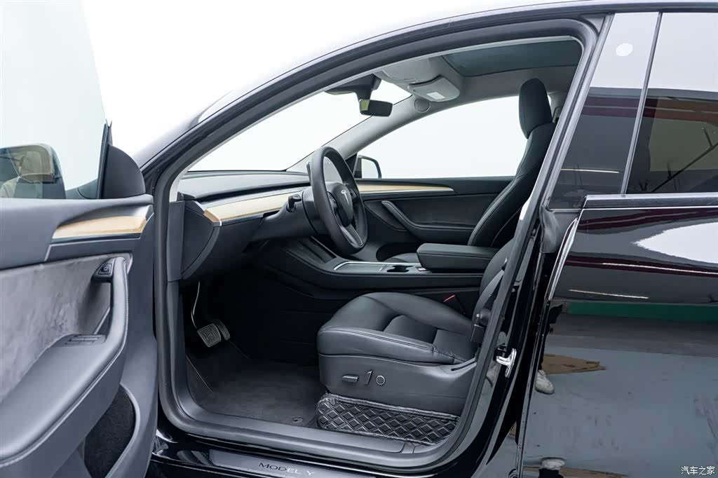 Tesla Model Y, 2022 14