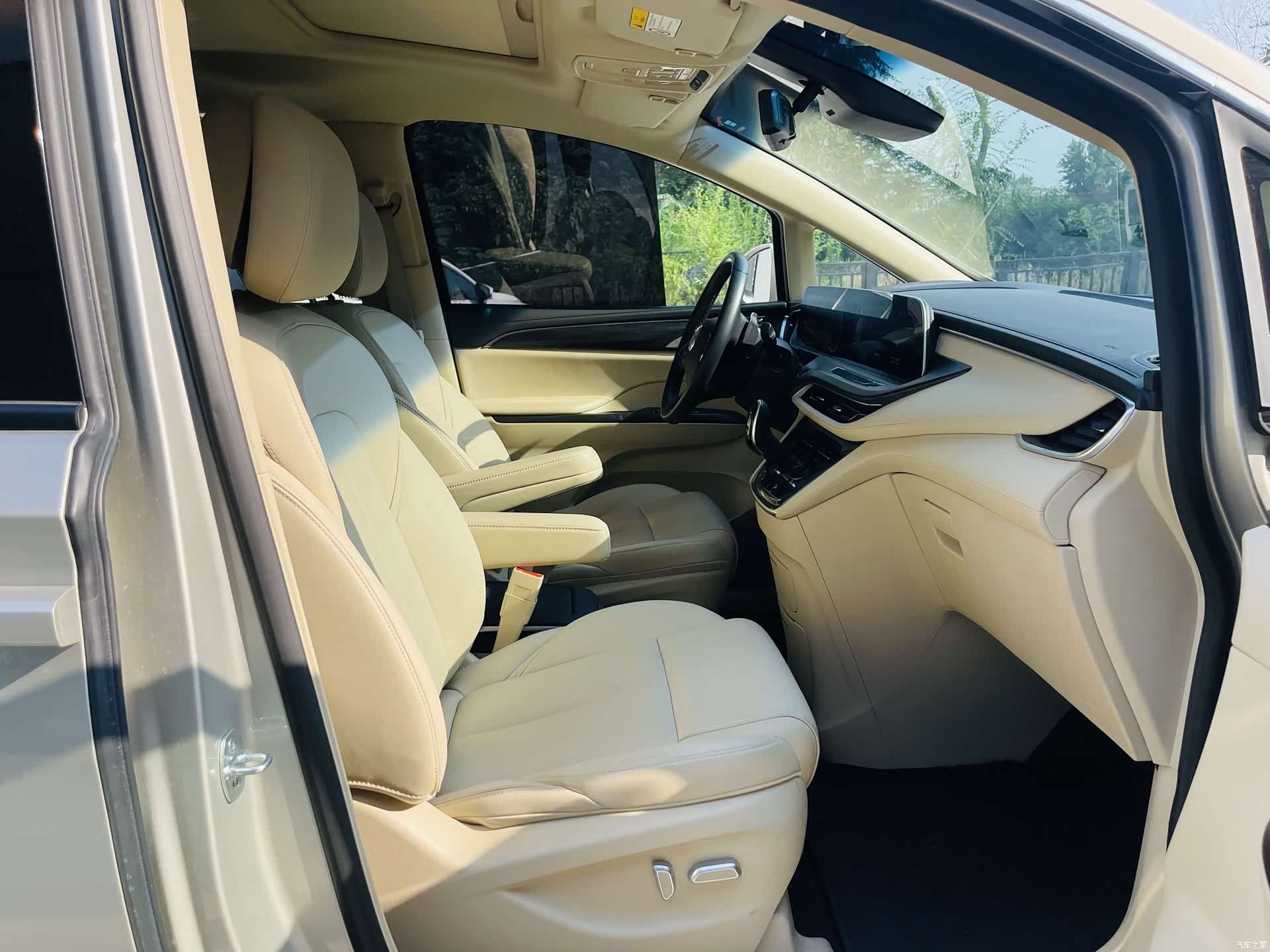 Buick GL8, 2022 11