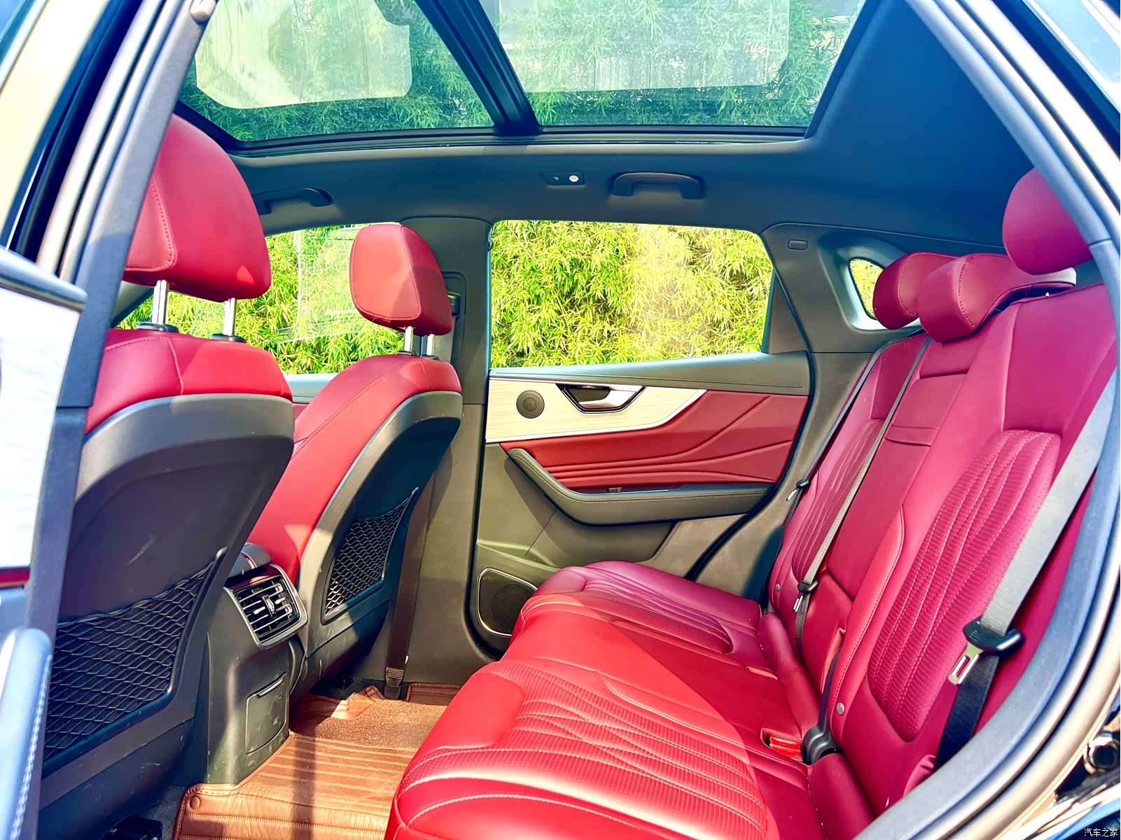 Hongqi HS5, 2025 12