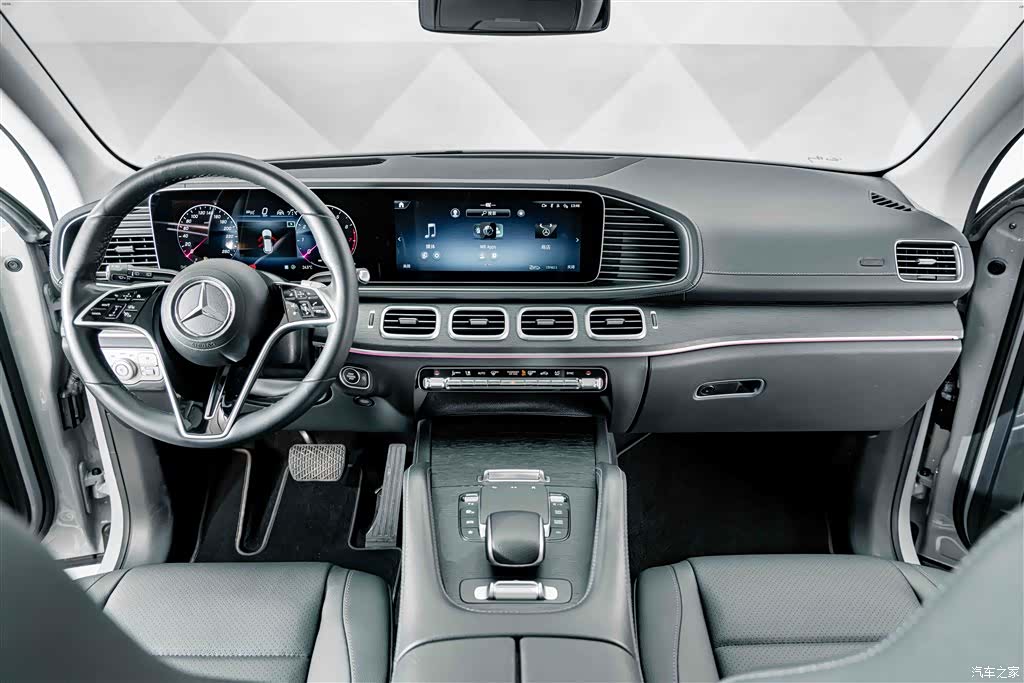 Mercedes-Benz GLE, 2023 13