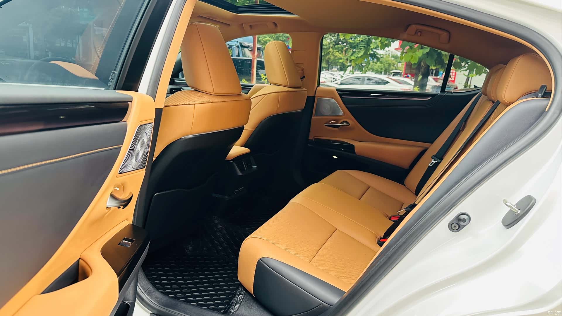 Lexus ES, 2023 14