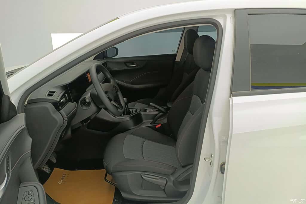 Roewe i5, 2025 9