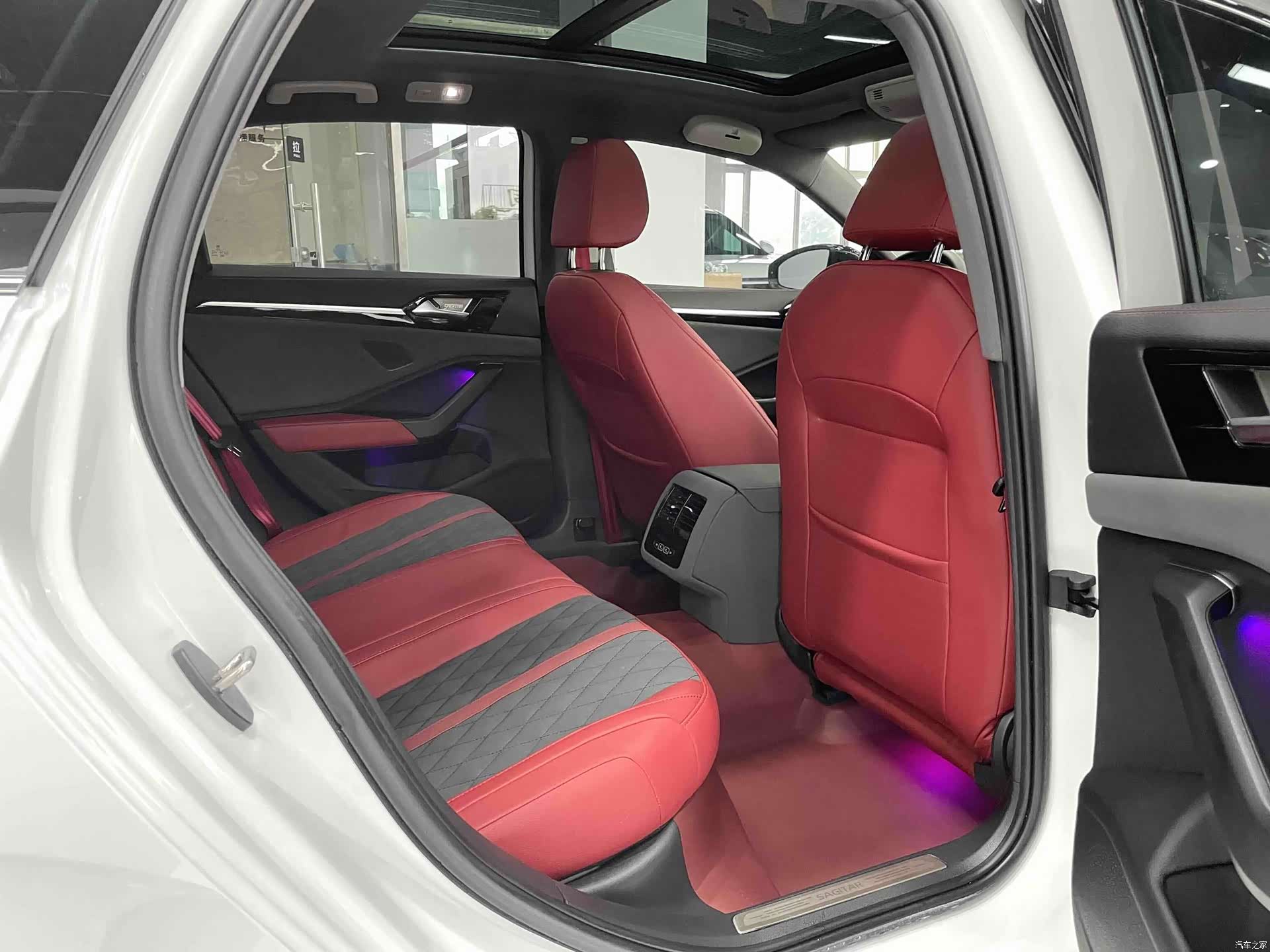 Volkswagen Sagitar, 2022 13