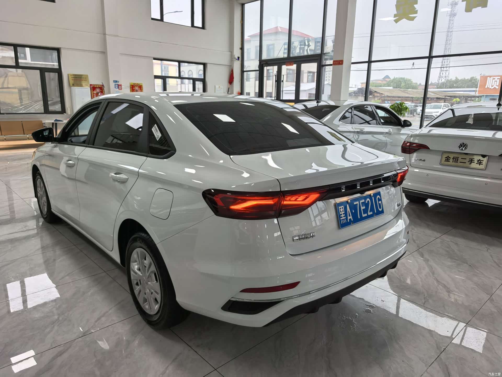 Geely Emgrand, 2026 все фото