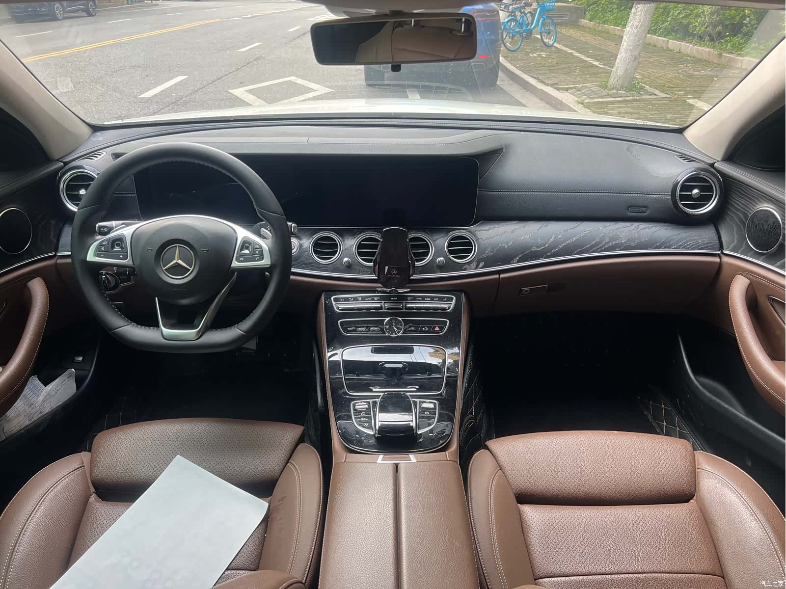 Mercedes-Benz E-Class, 2017 24