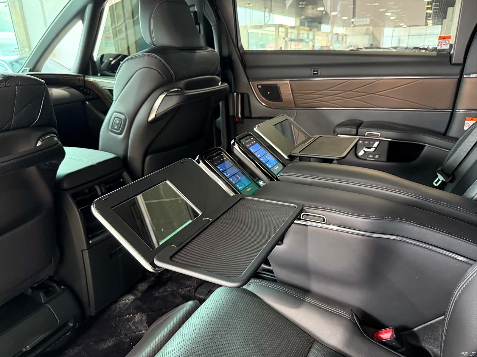 Toyota Alphard, 2024 6