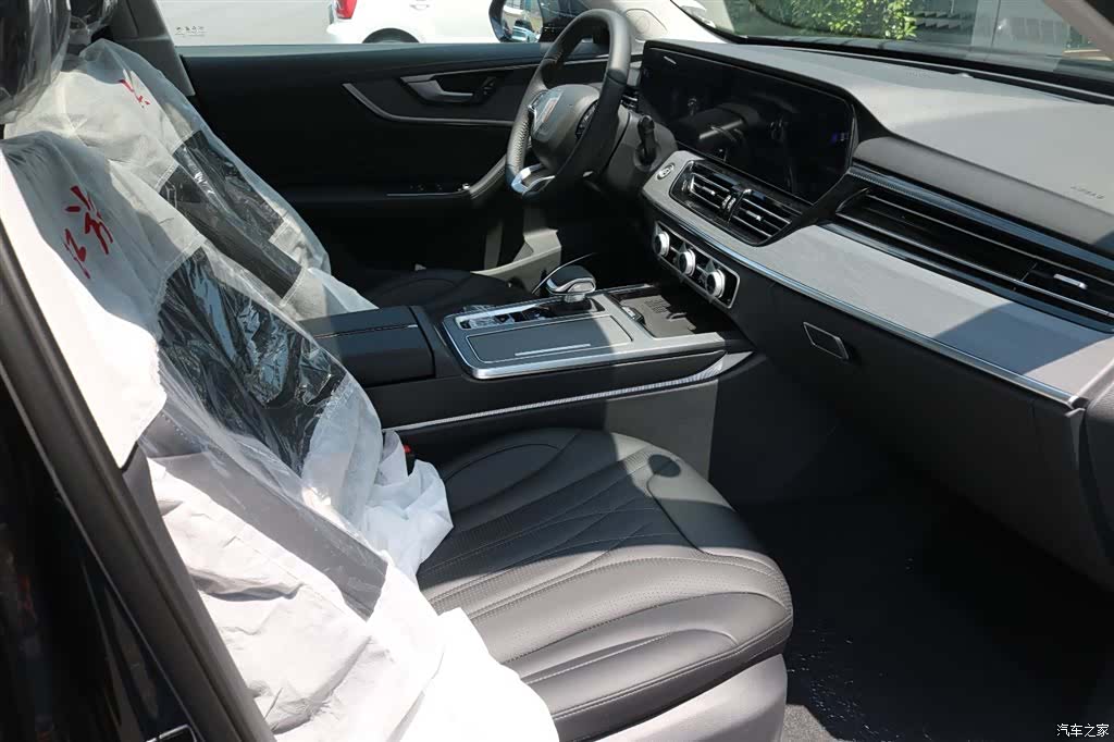 Hongqi HS5, 2026 12
