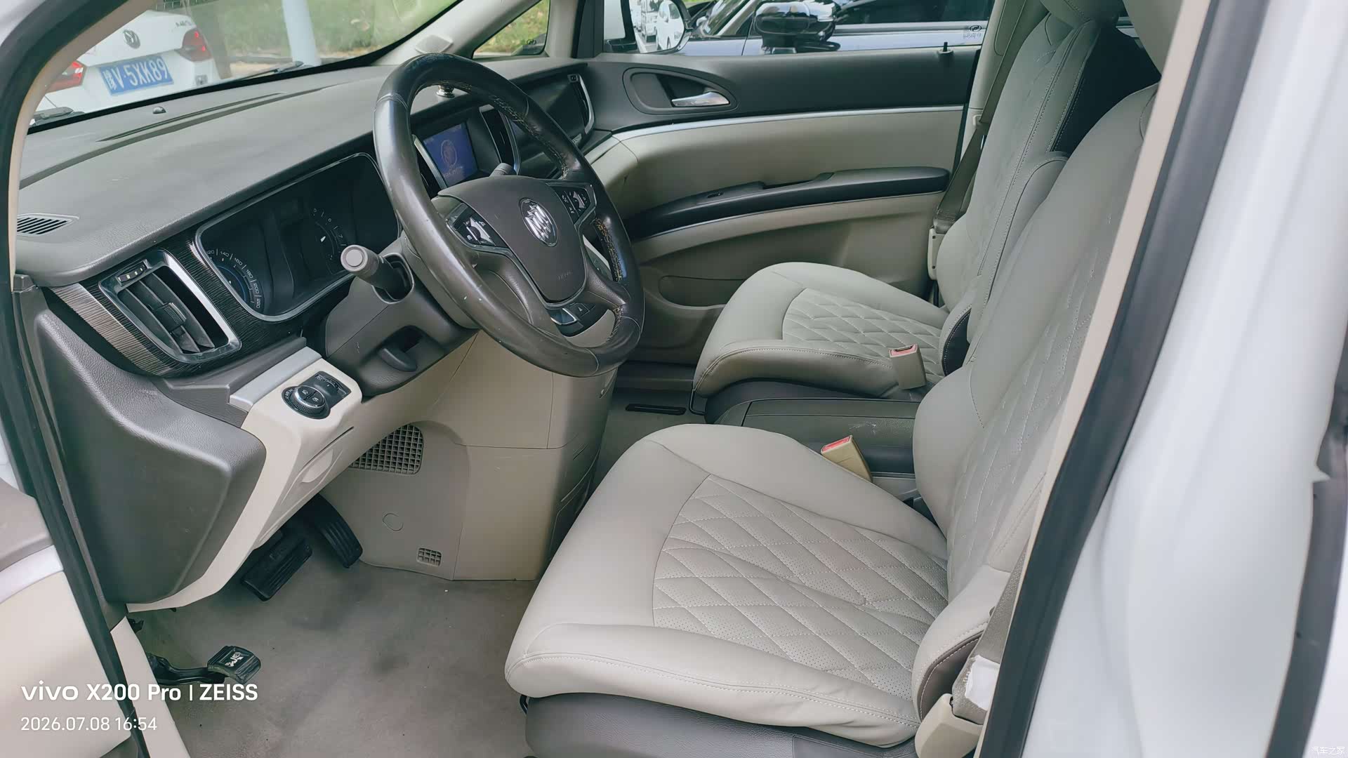 Buick GL8, 2013 6