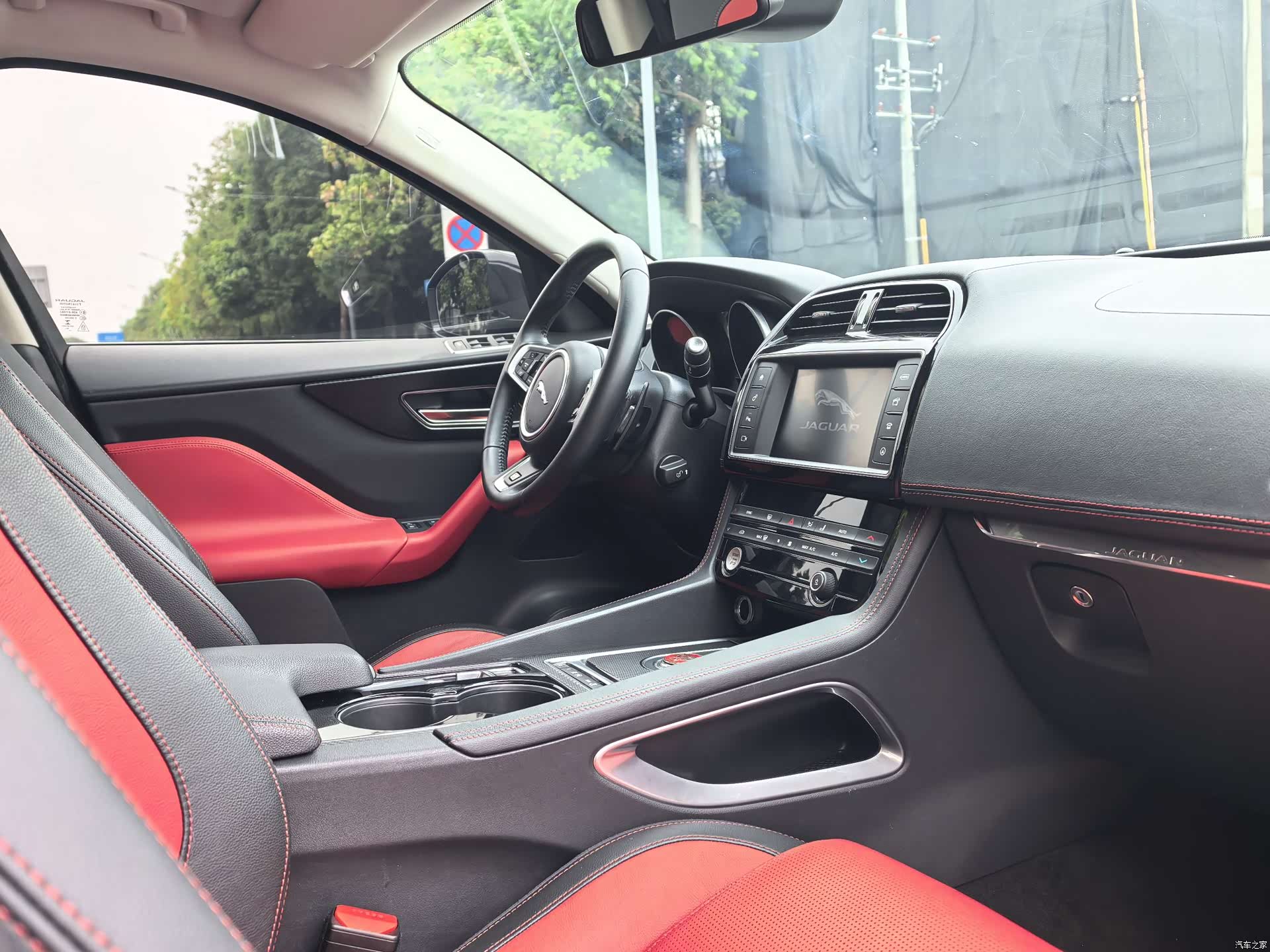 Jaguar F-PACE, 2017 10