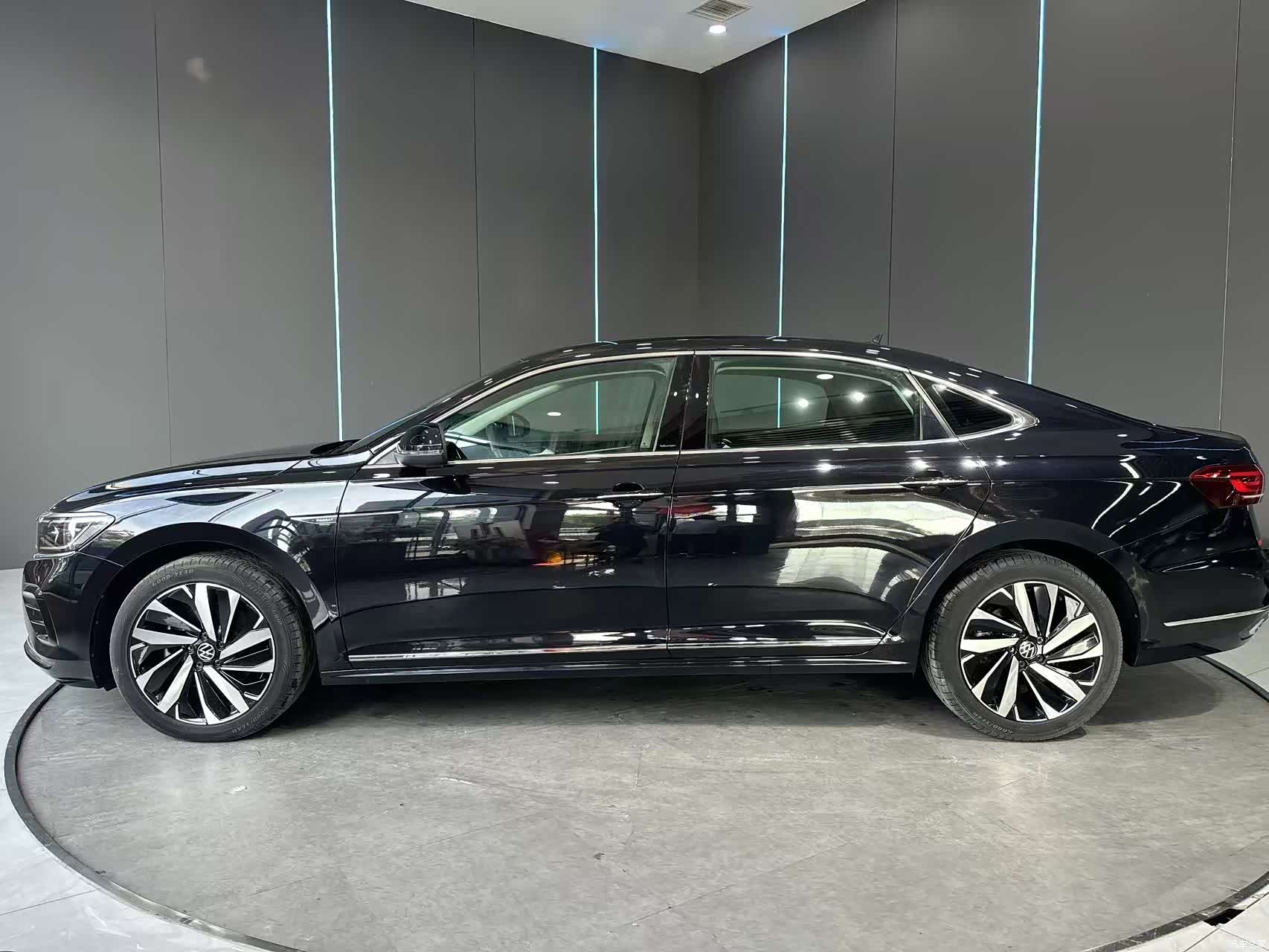 Volkswagen Passat, 2022 все фото