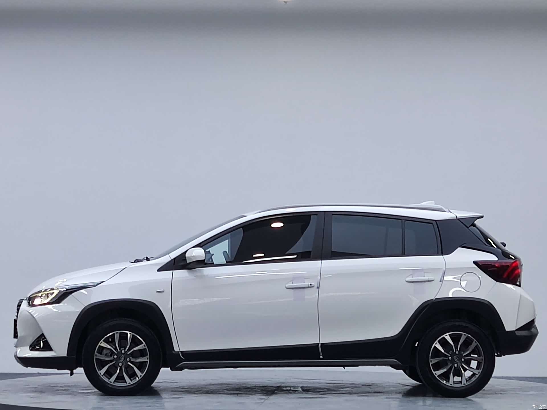 Toyota YARiS L, 2022 все фото