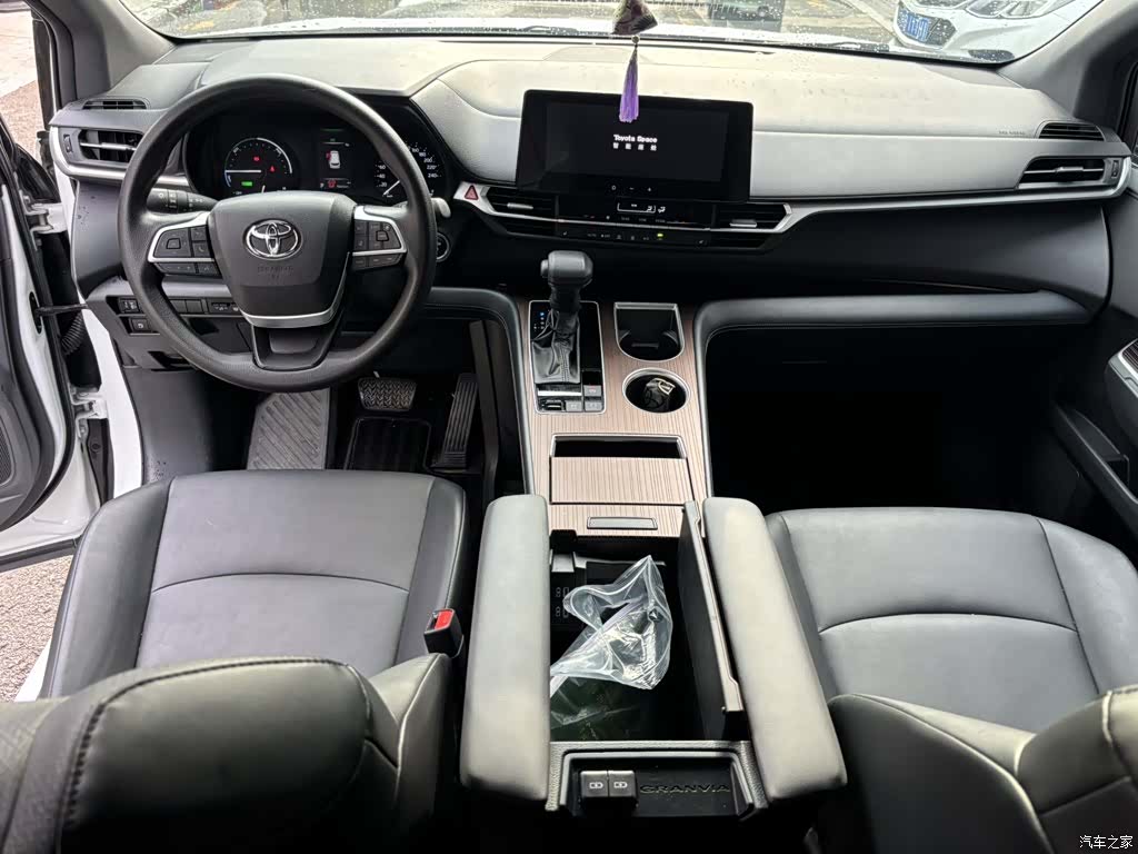 Toyota Granvia, 2024 11