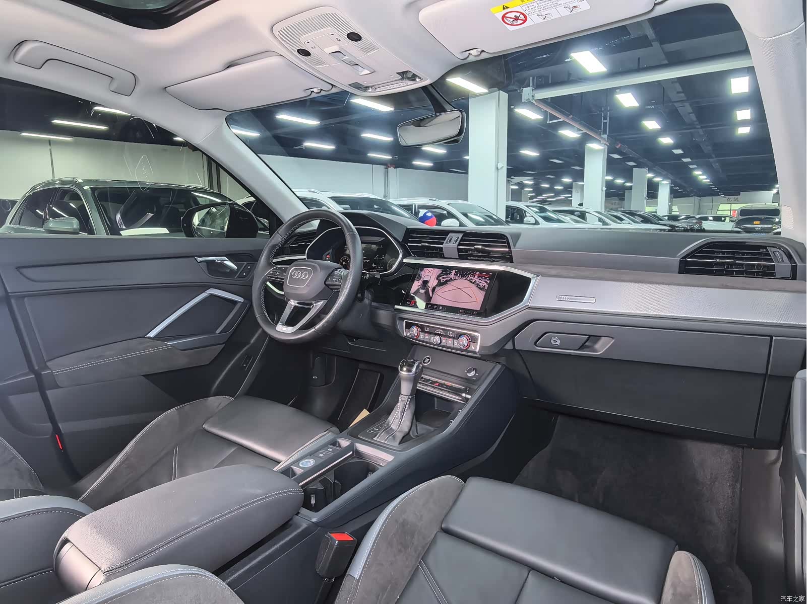 Audi Q3, 2023 16