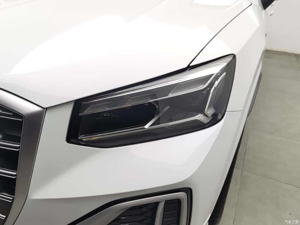 Audi Q2L, 2024 7