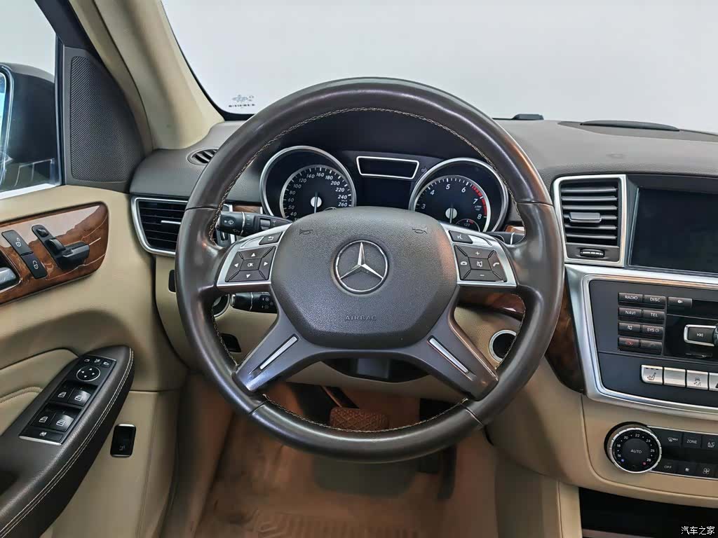 Mercedes-Benz M-Class, 2015 11