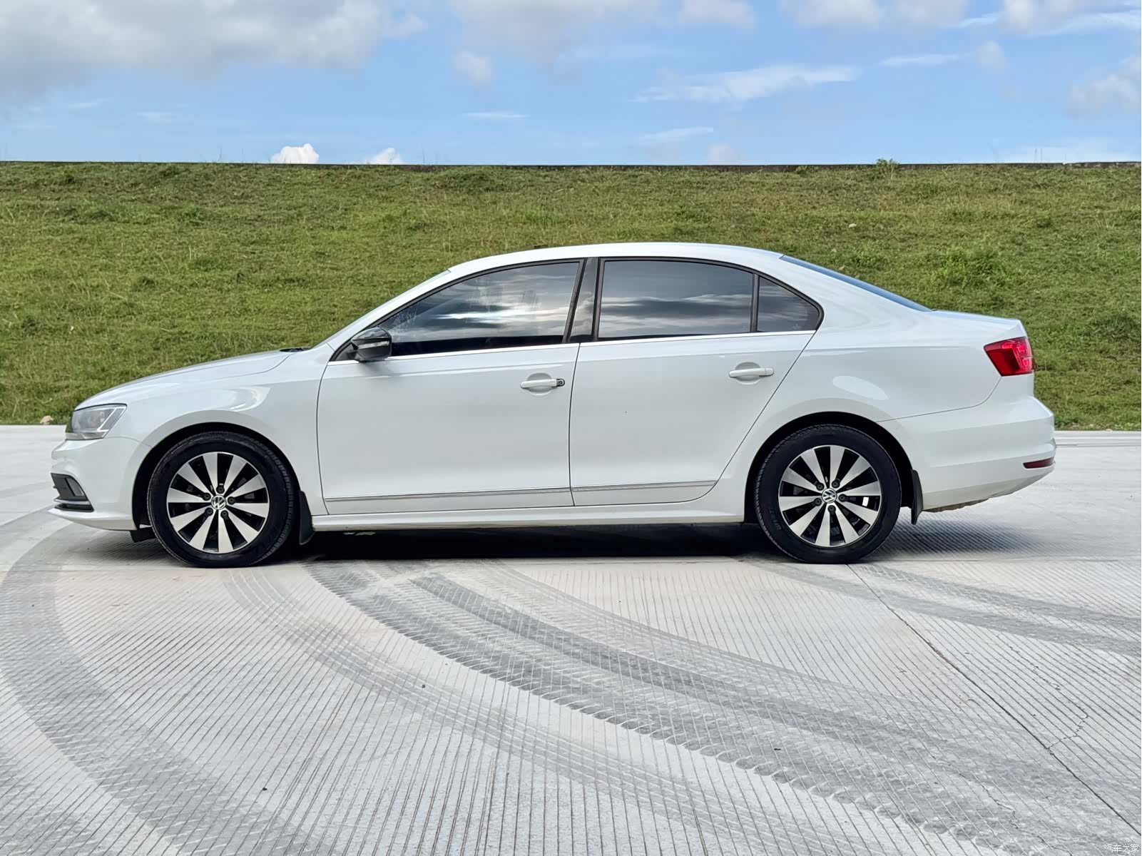 Volkswagen Sagitar, 2018 19