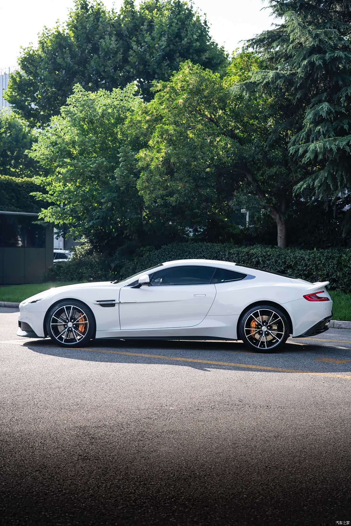 Aston Martin Vanquish, 2014 6