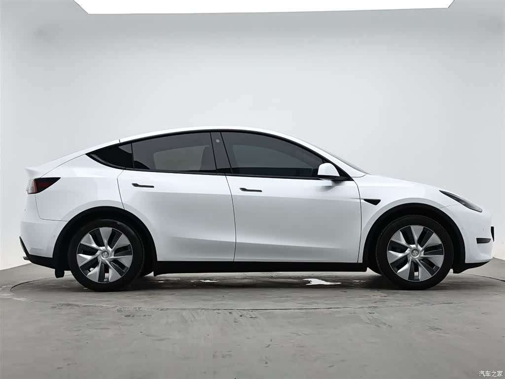 Tesla Model Y, 2023 все фото