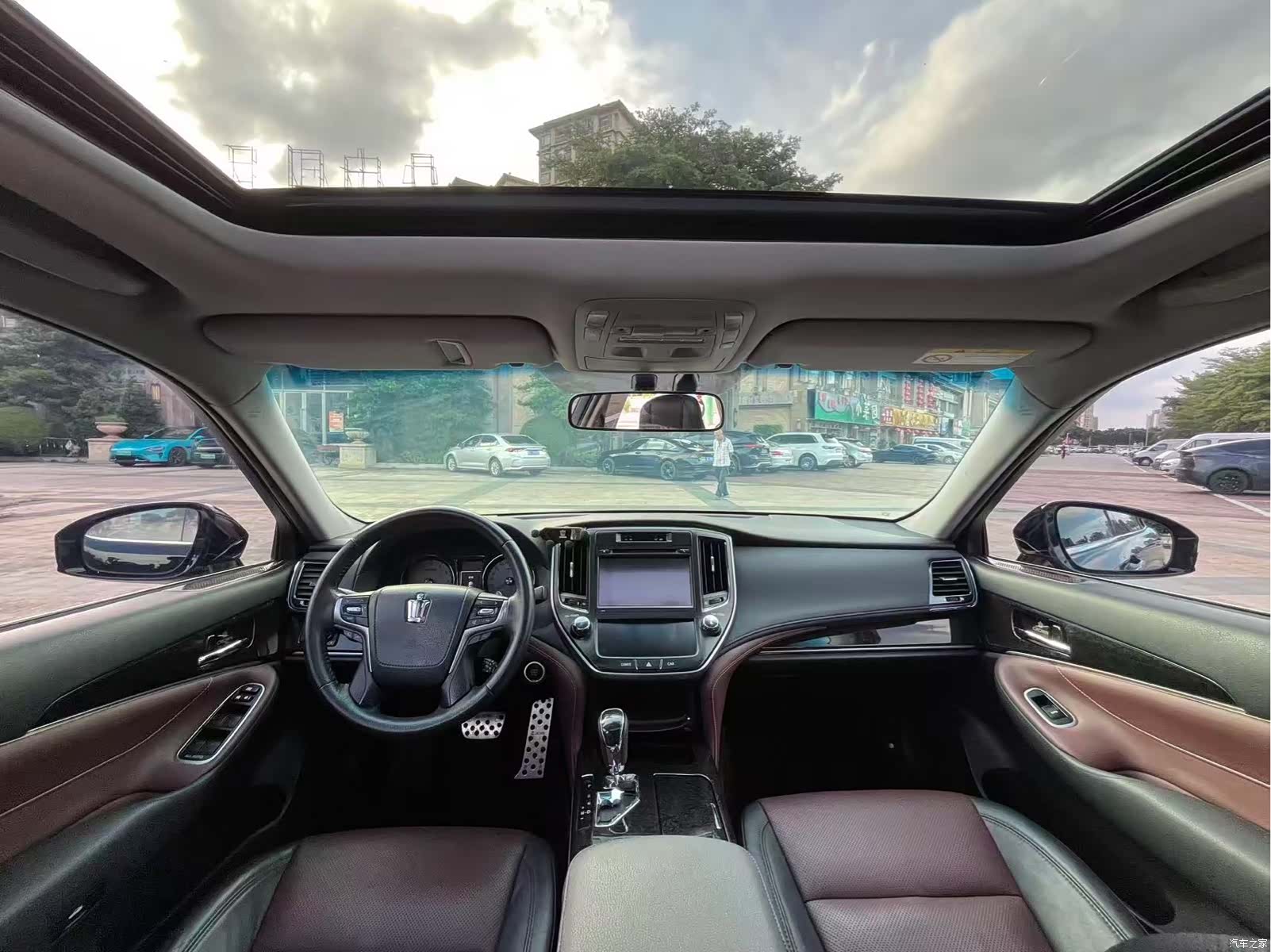 Toyota Crown, 2018 все фото