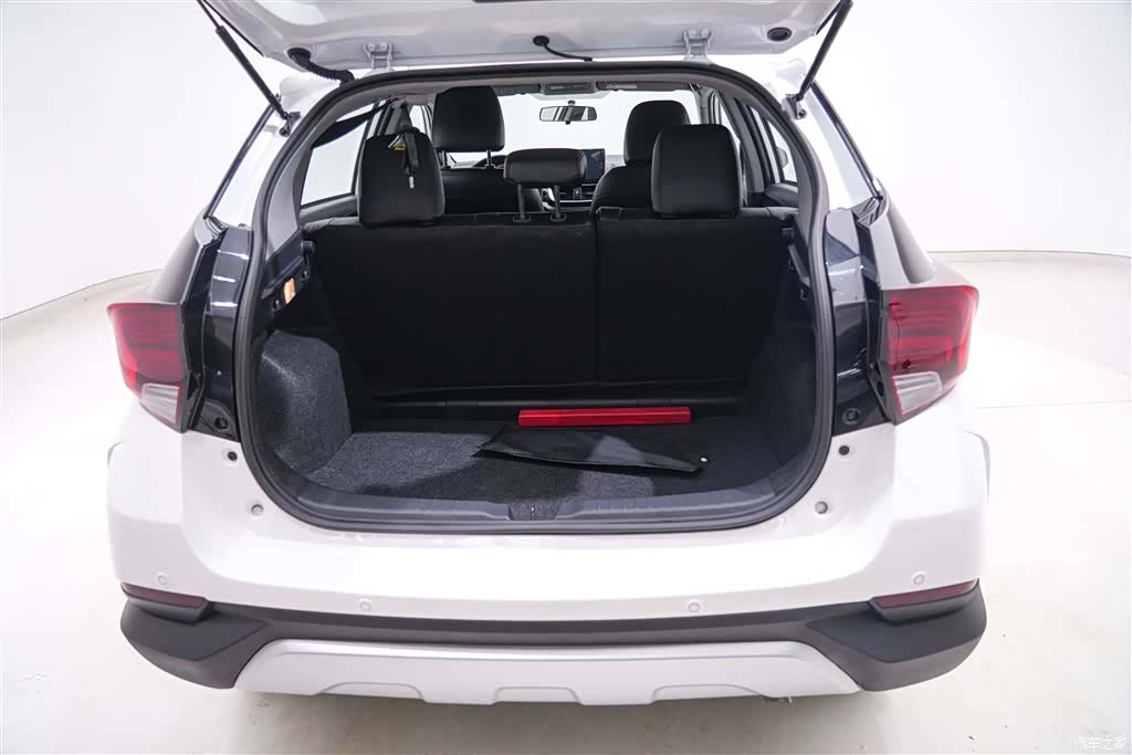Toyota YARiS L, 2023 14