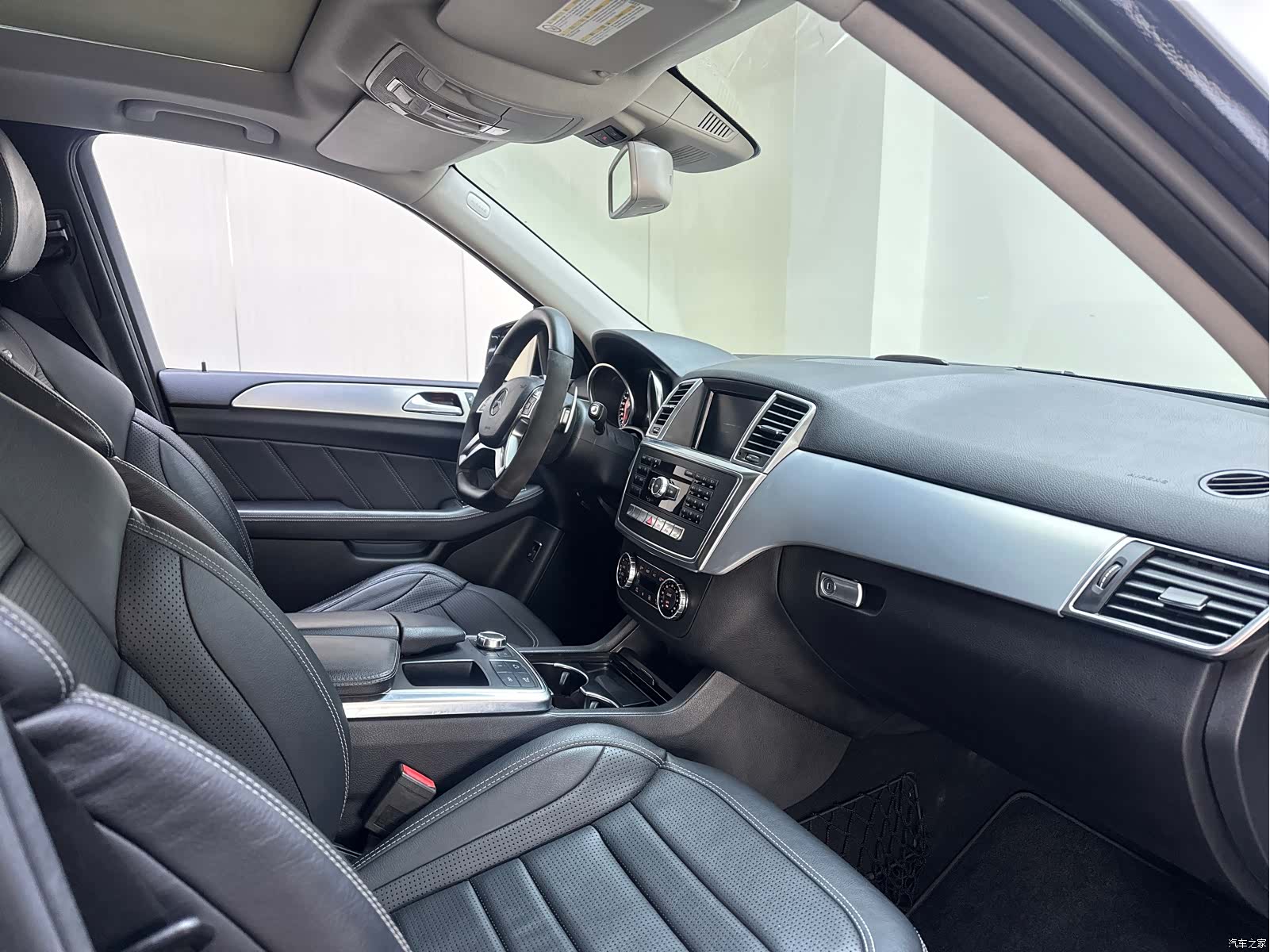 Mercedes-Benz M-Class AMG, 2015 11
