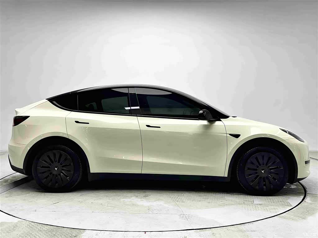 Tesla Model Y, 2023 4