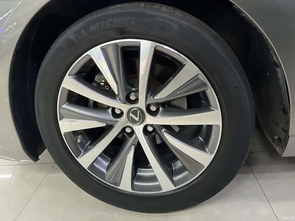Lexus ES, 2020 16