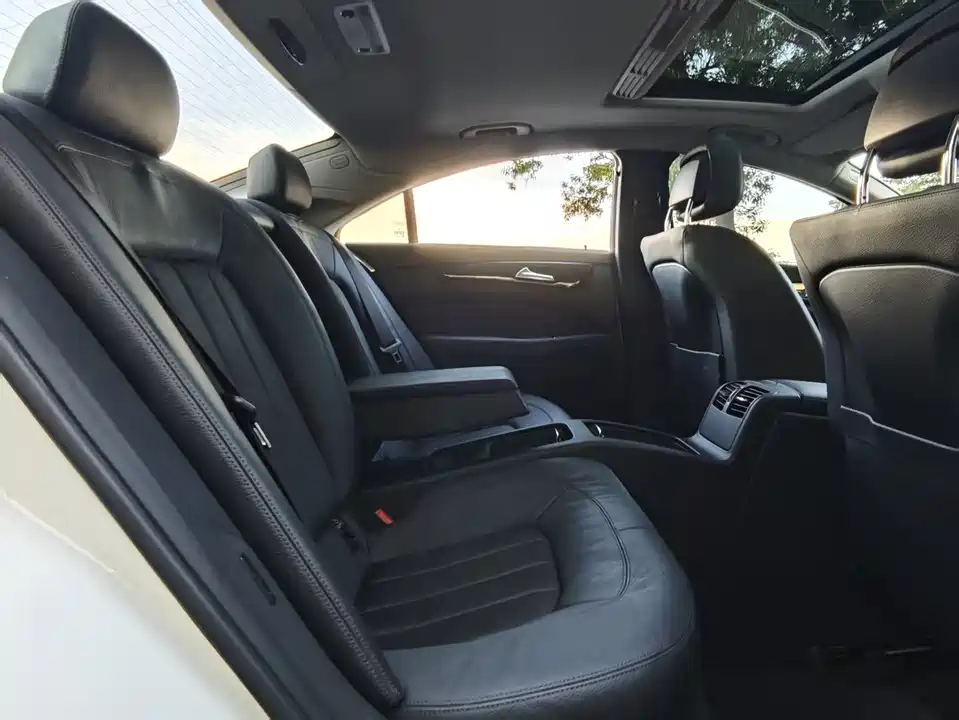 Mercedes-Benz CLS Mercedes-Benz CLS