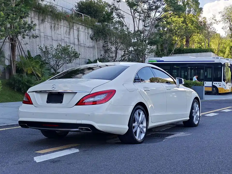 Mercedes-Benz CLS Mercedes-Benz CLS