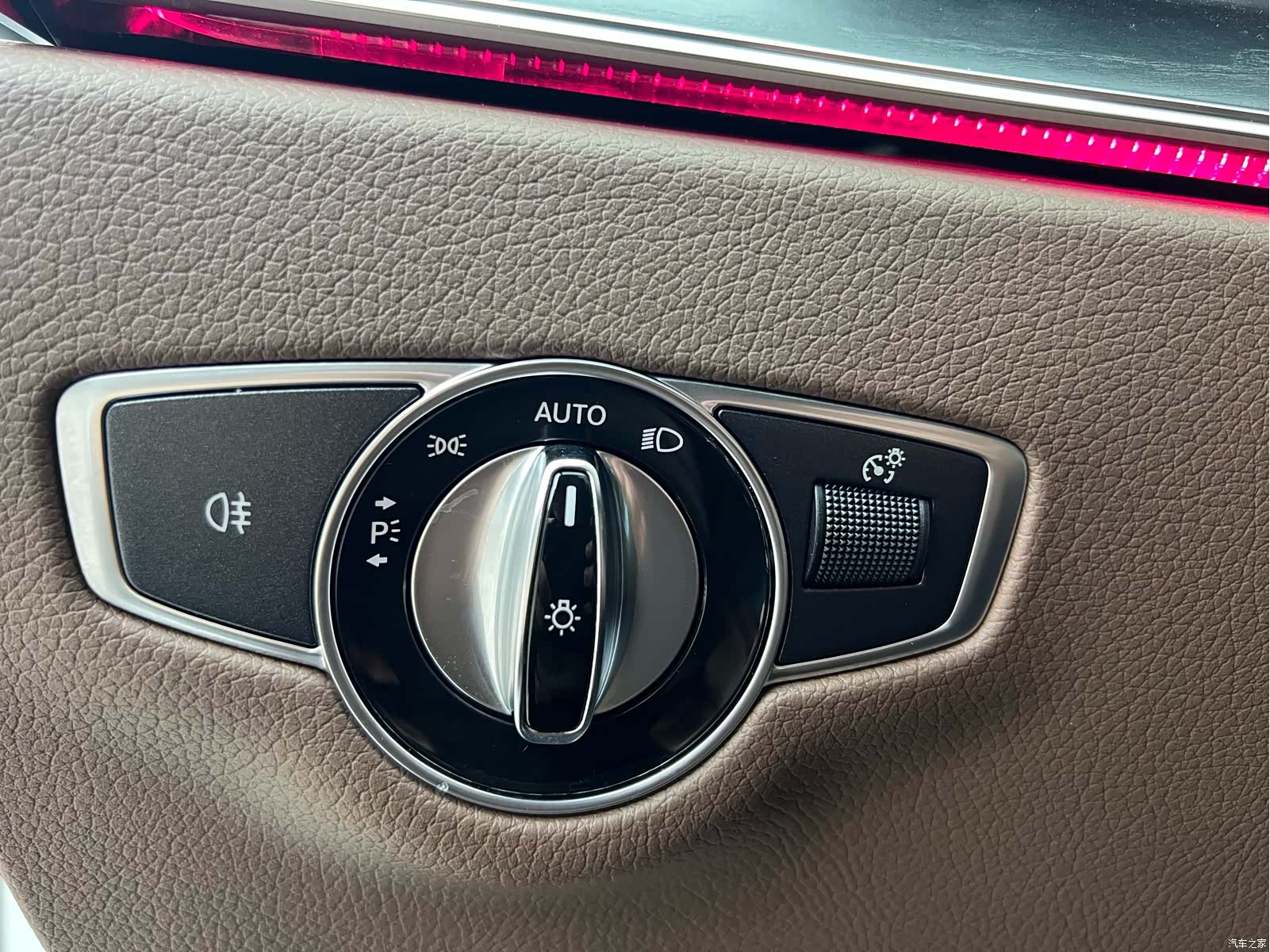 Mercedes-Benz E-Class, 2019 11