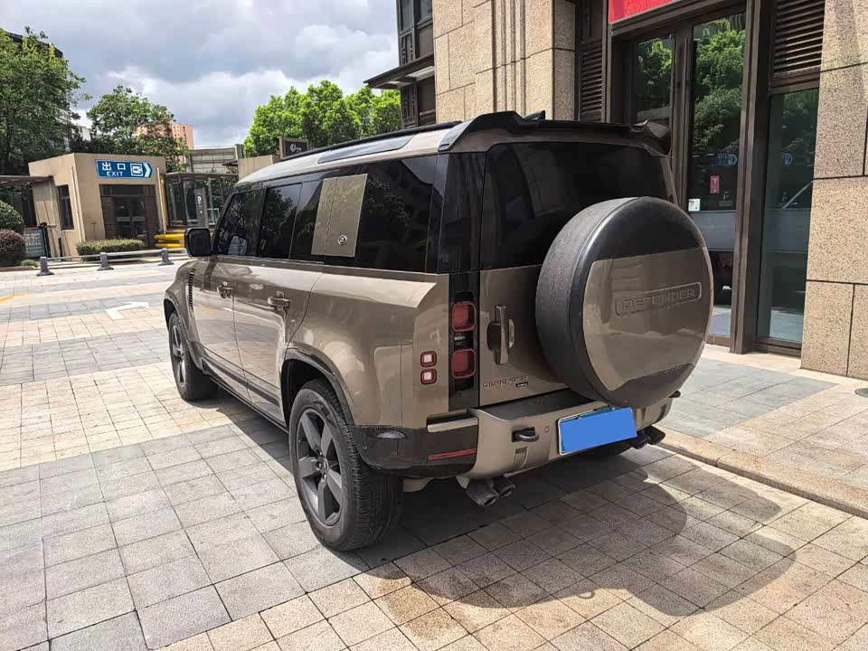 Land Rover guard