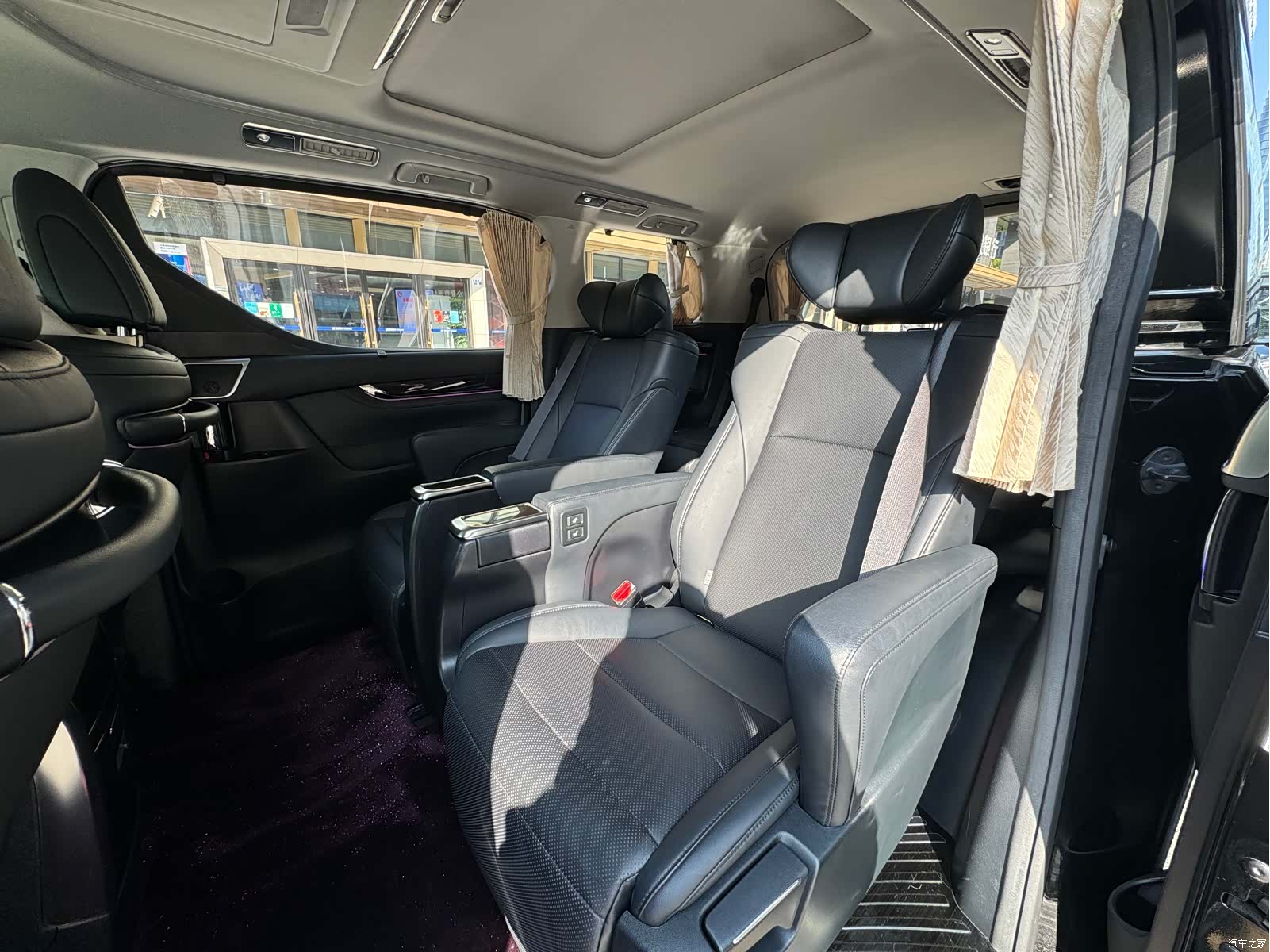Toyota Vellfire, 2018 4