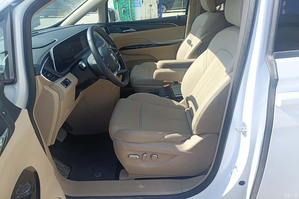 Buick GL8, 2025 9