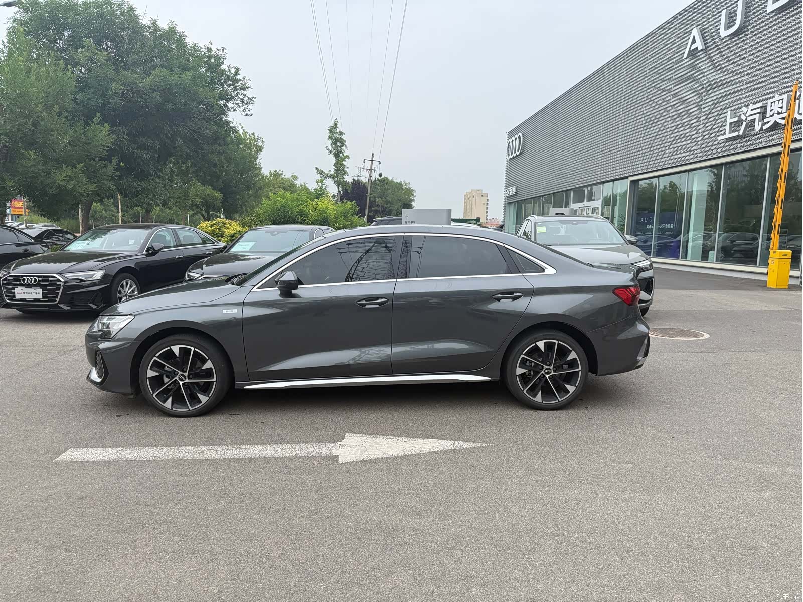 Audi Flying Spur, 2025 3