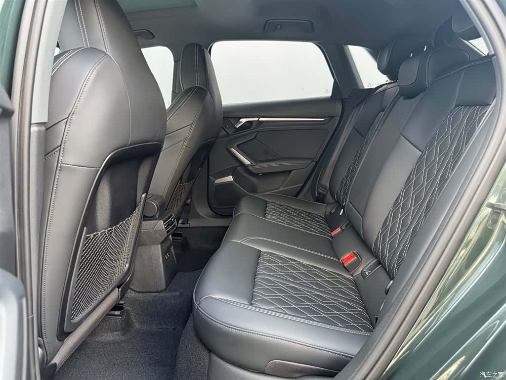 Audi Flying Spur, 2025 10