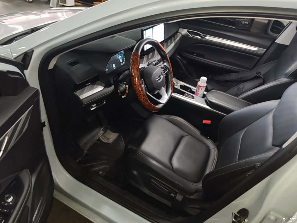 Geely Emgrand, 2023 16