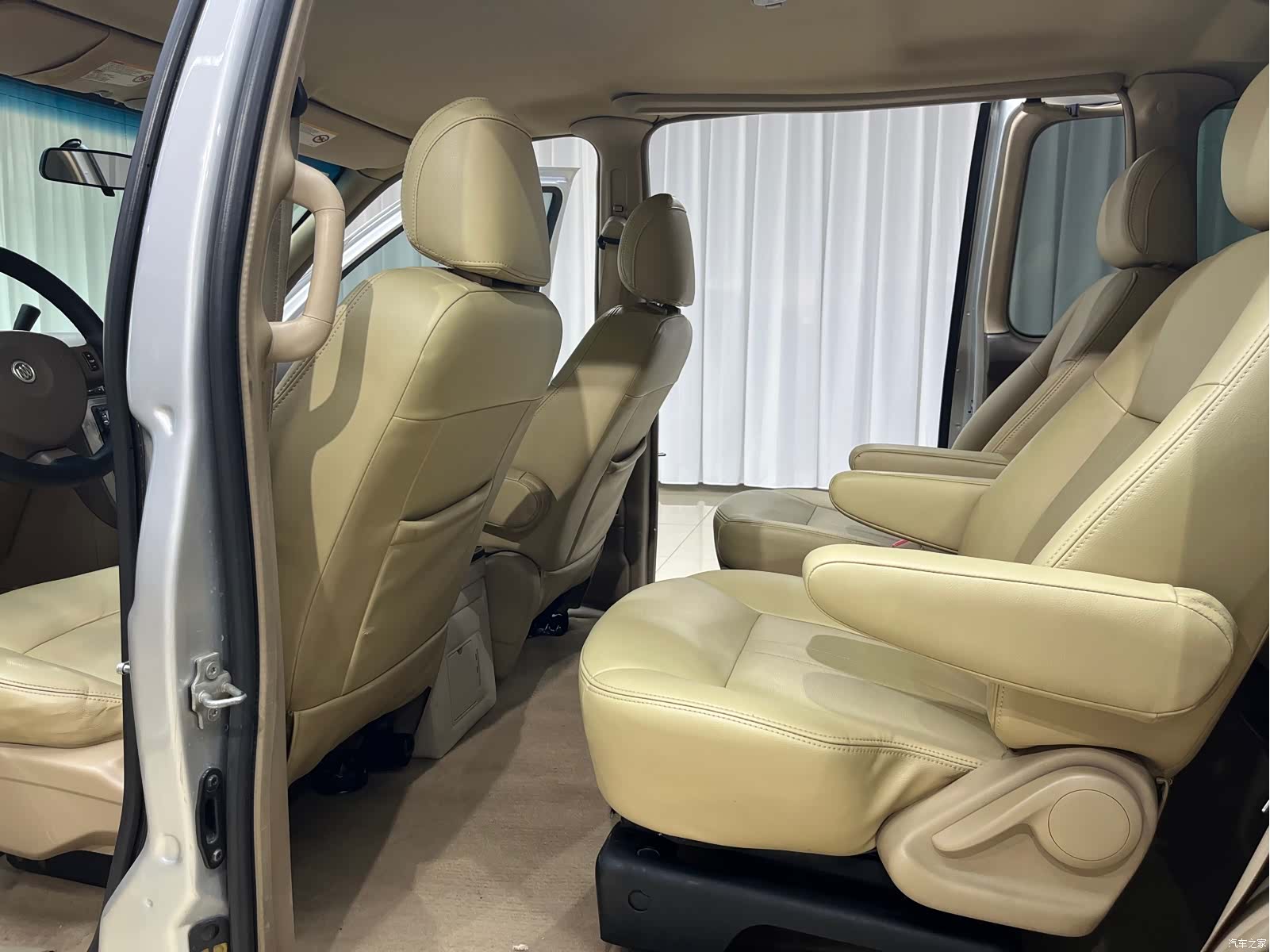Buick GL8, 2012 10