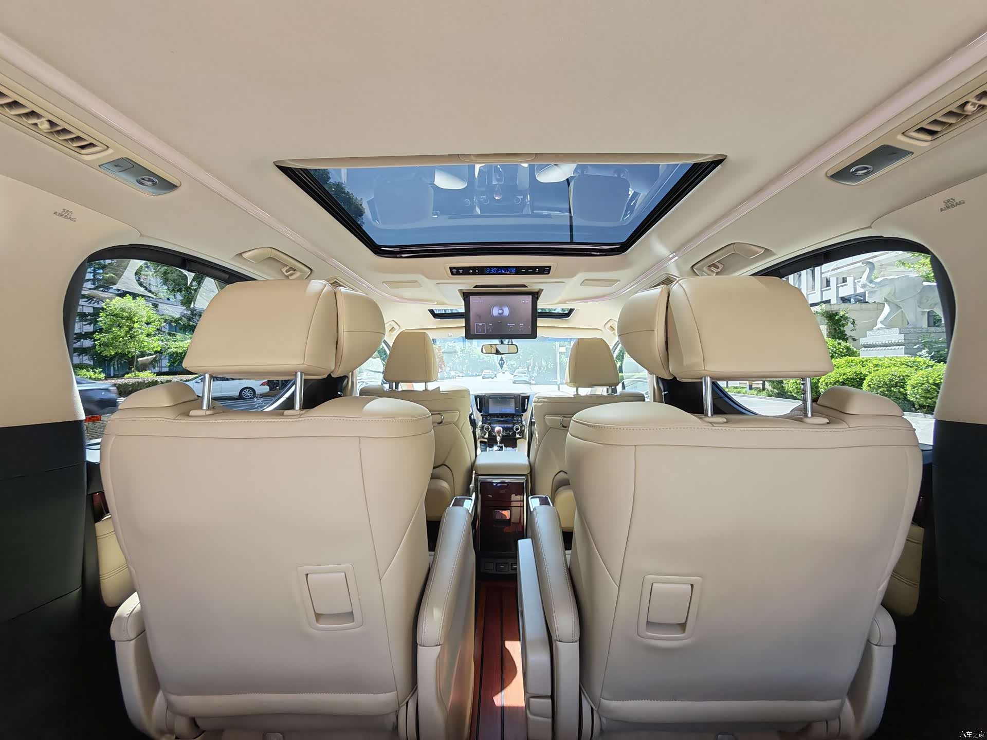 Toyota Alphard, 2016 10